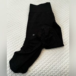 Lululemon leggings size 6